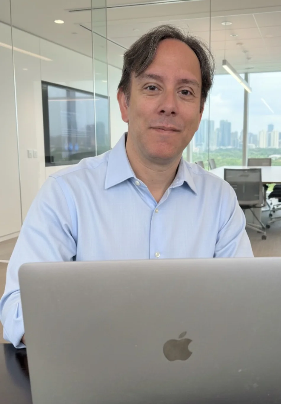 Sebastián Querelos, consultor SEO senior, retrato profesional